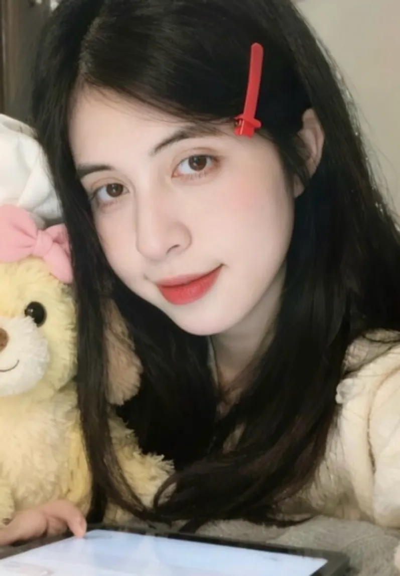 HD private video call with Meow from Vietnam and real-time translation